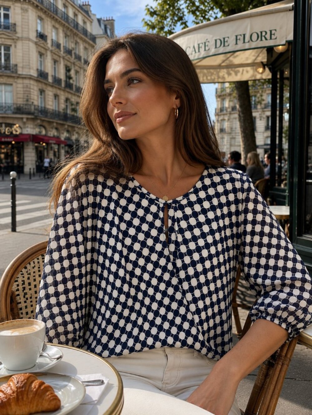 Vince Camuto Dark Navy White Polka Dot Blouse Flowy Sheer Bubble Hem Size Large